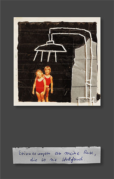 Zwei Kinder im Badeanzug unter einer gestickten Dusche. Bildunterschrift: Erinnerungen an meine Reise, die so nie stattfand.